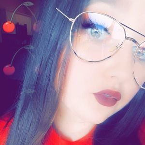 Meet your Posher, Elisa